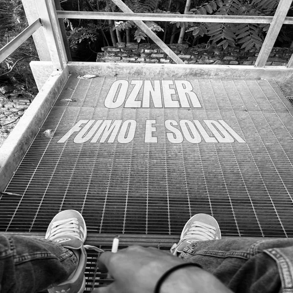 Copertina di FUMO E SOLDI